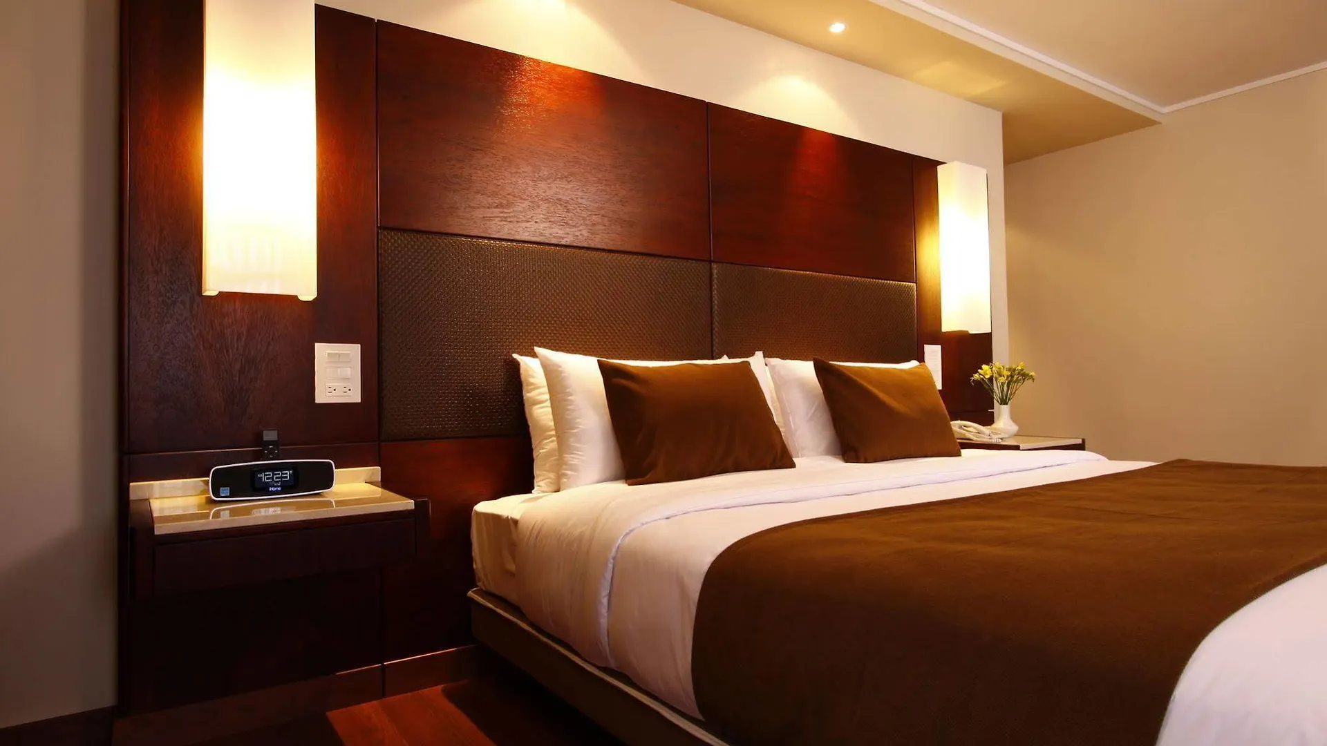 Hotel Reina Isabel Quito
