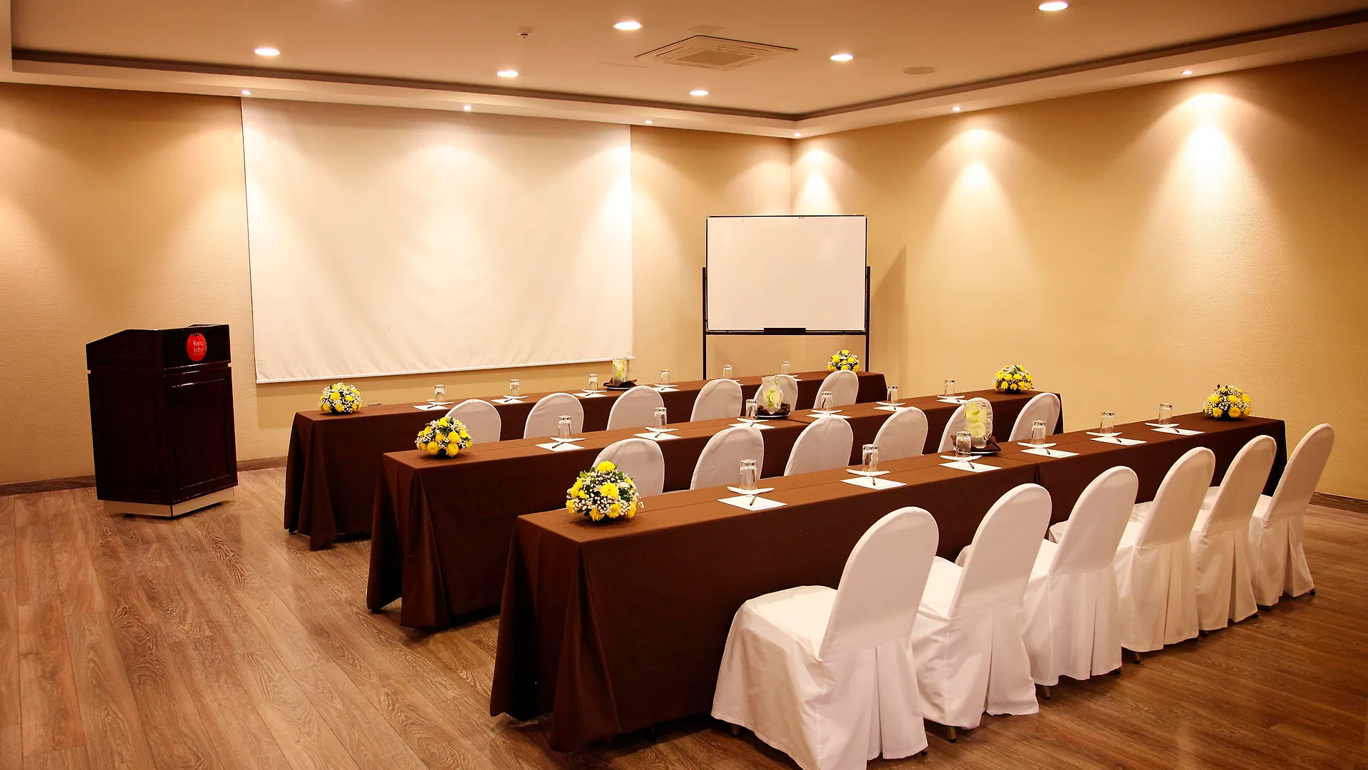Hotel Reina Isabel Quito