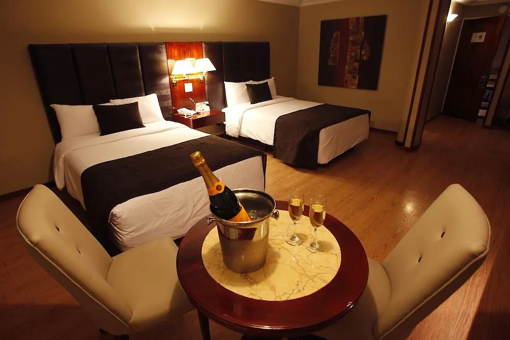 Hotel Reina Isabel Quito