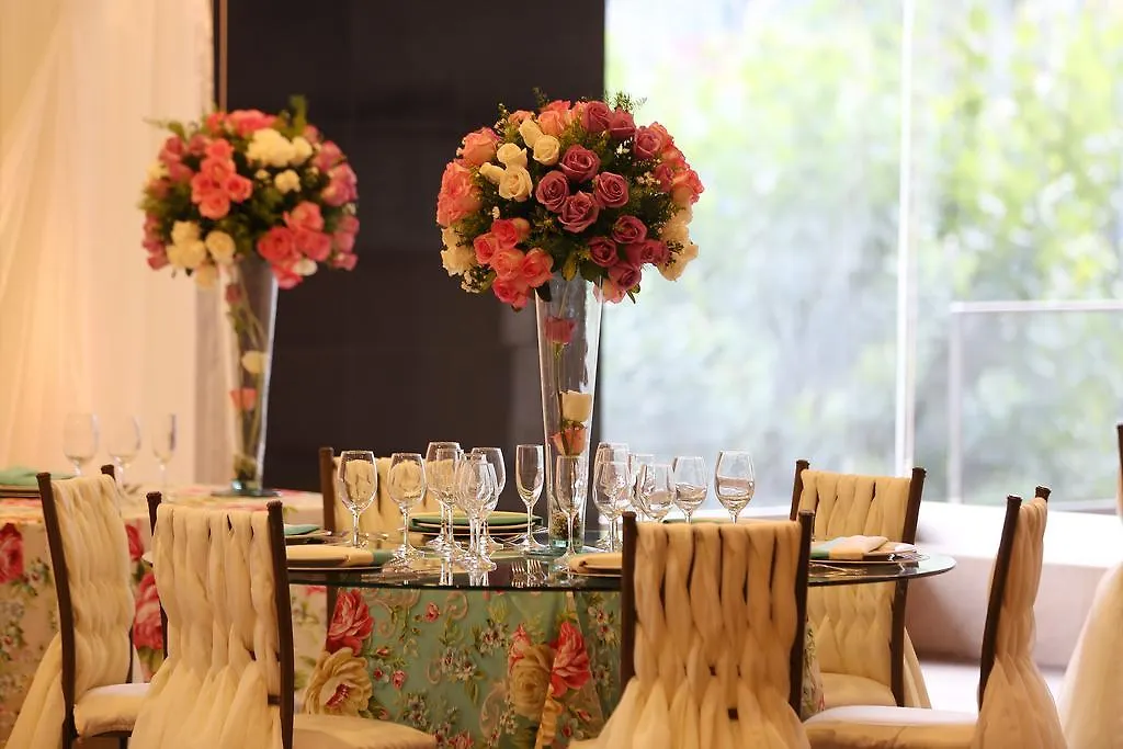 Hotel Reina Isabel Quito