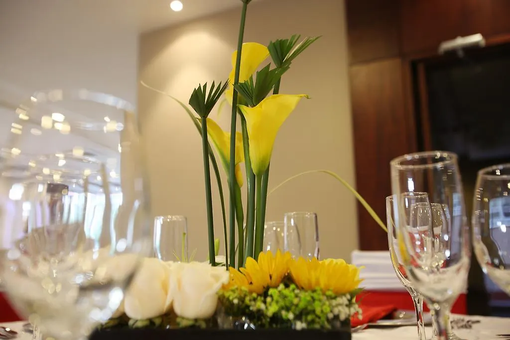 Hotel Reina Isabel Quito