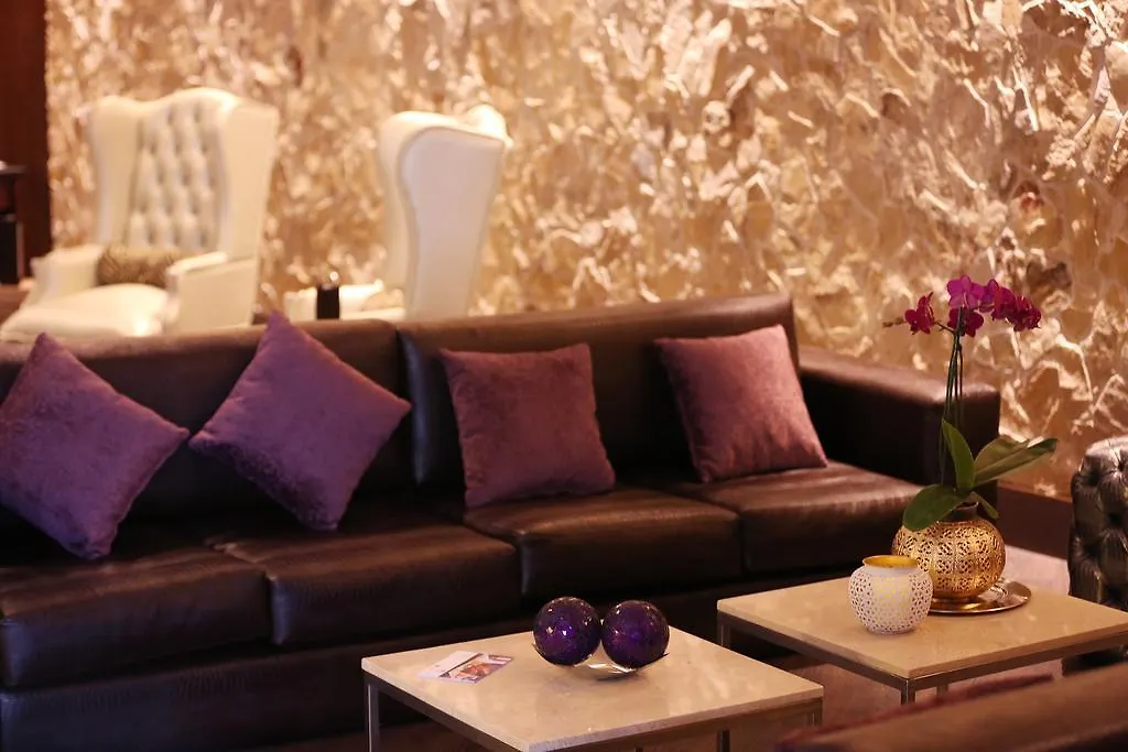 Hotel Reina Isabel Quito