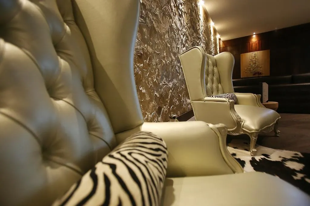 Hotel Reina Isabel Quito Ecuador
