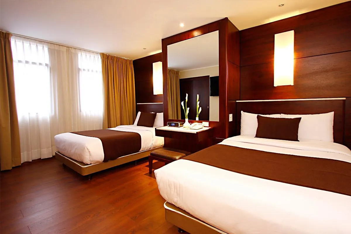 Hotel Reina Isabel Quito