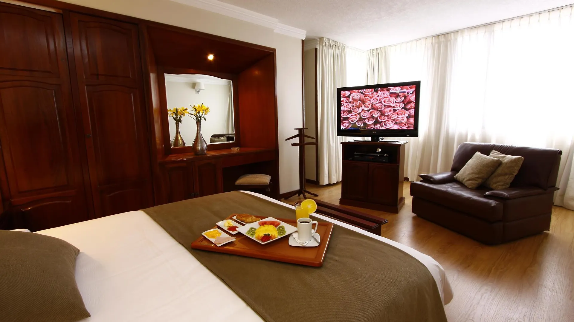 Hotel Reina Isabel Quito