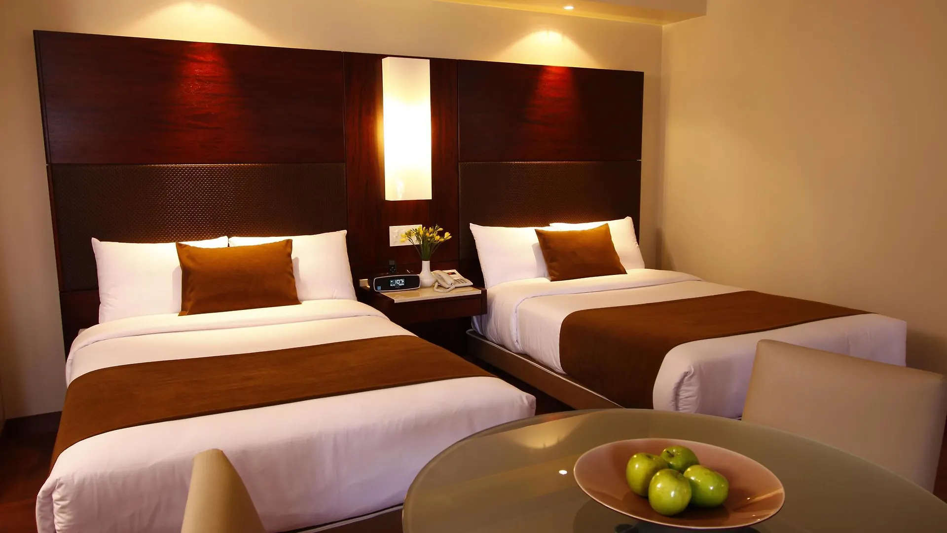 Hotel Reina Isabel Quito