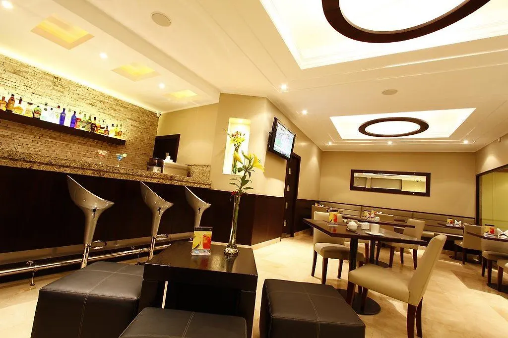 Hotel Reina Isabel Quito 4*,