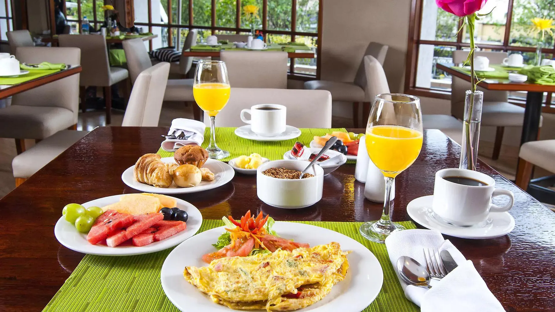 Hotel Reina Isabel Quito 4*,  Ecuador